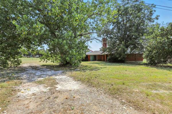 Burleson, TX 76028,1820 Houston Road