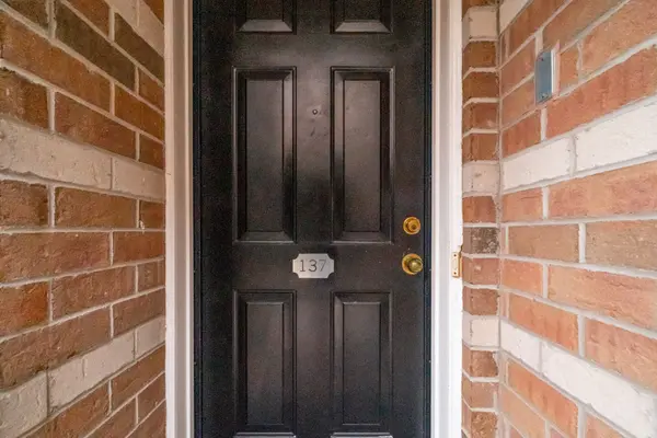 Toronto W04, ON M6A 3E7,760 Lawrence AVE W #137