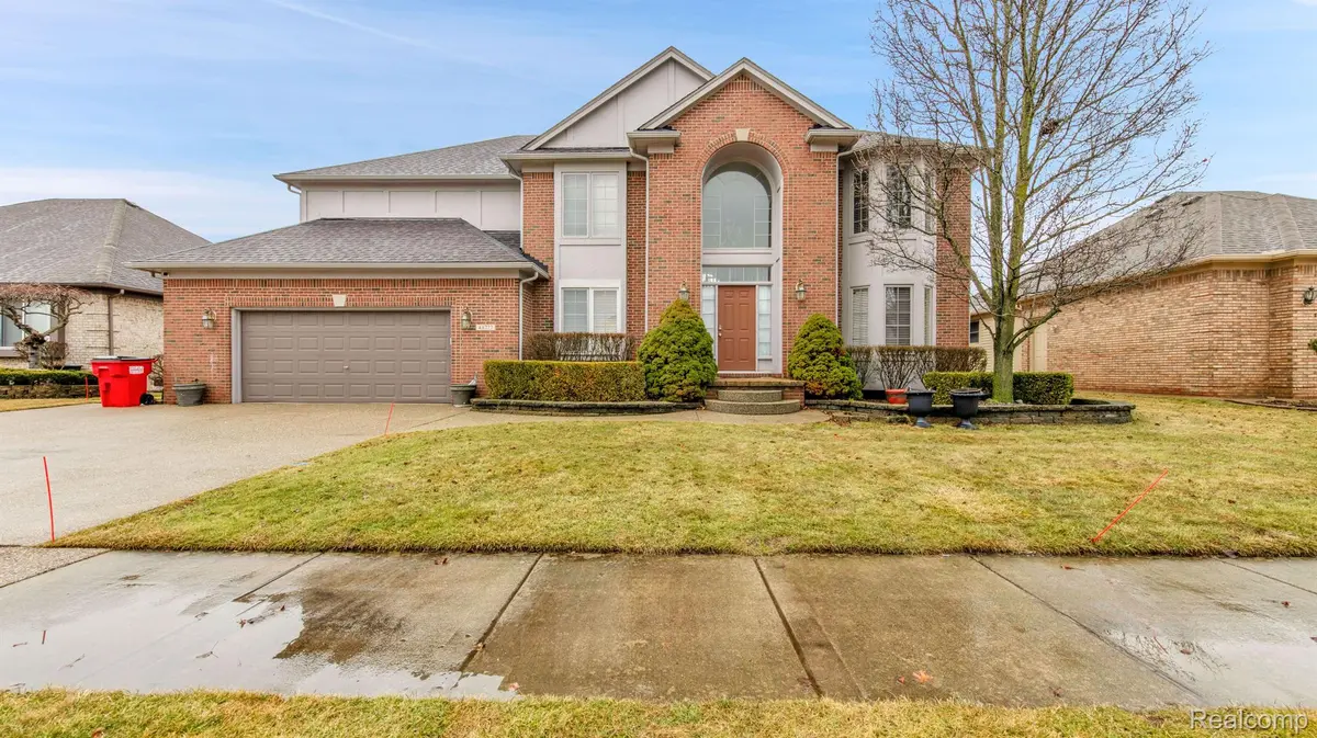 48777 STRAWBERRY KNOLL LN, Macomb Twp, MI 48044