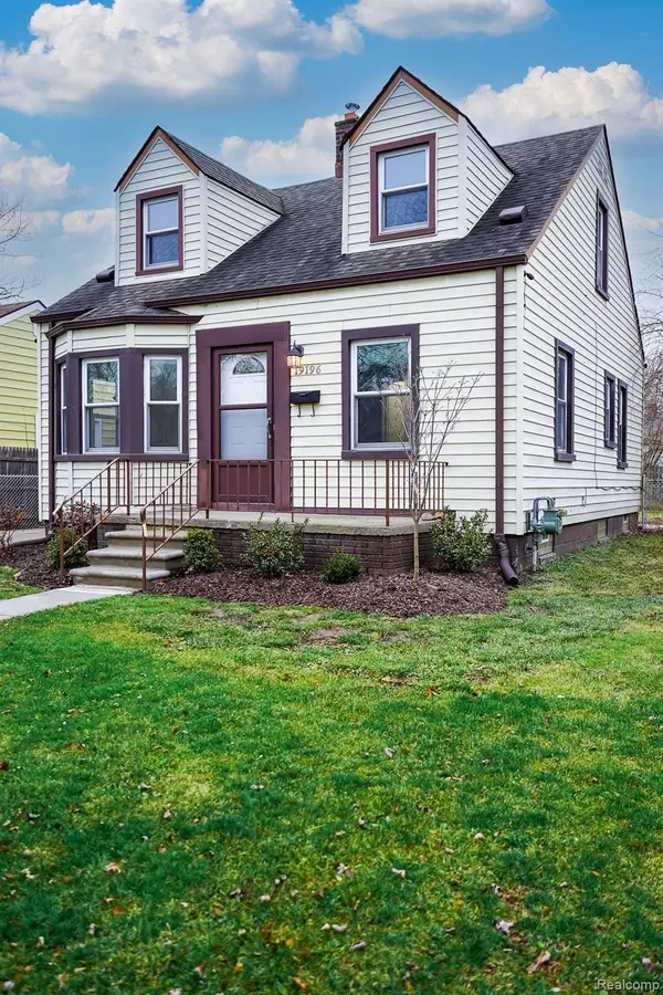 Harper Woods, MI 48225,19196 ELKHART ST