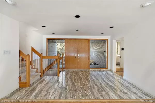 Bloomfield Hills, MI 48302,4978 MALIBU DR