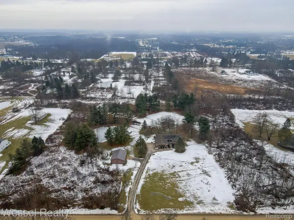 Almont, MI 48003,8824 HOUGH RD