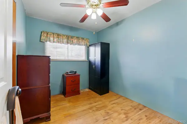 St. Clair Shores, MI 48082,22212 RAYMOND ST