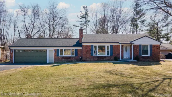 391 ELMHILL RD, Rochester Hills, MI 48306