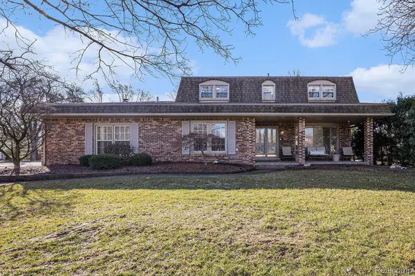 47212 Strahan CT, Shelby Twp, MI 48315