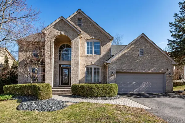 4764 WOODBINE CIR, West Bloomfield, MI 48323