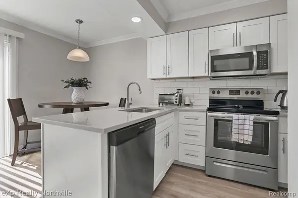 20933 SHERMAN AVE #16, Southfield, MI 48033