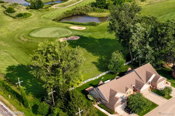 1807 PEBBLE CREEK DR, Canton, MI 48188