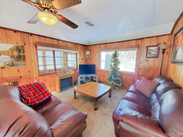 Houghton Lake, MI 48651,306 DEVONSHIRE DR