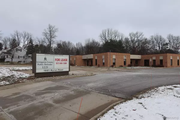 Howell, MI 48843,1221 BYRON RD #2+3