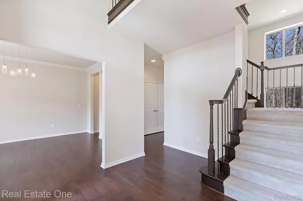 Troy, MI 48085,1835 OAK FOREST DR E