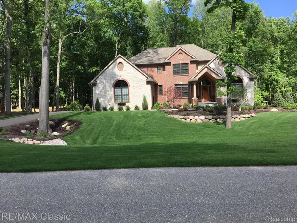 2549 PINE BLUFFS,  Highland Twp,  MI 48357