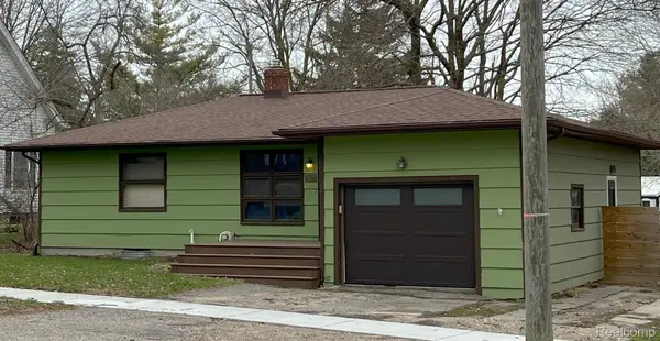 3877 N MILL RD, Dryden, MI 48428