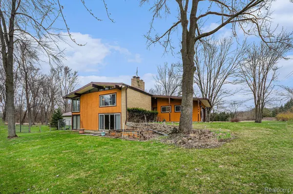 8297 Jordan RD, Atlas Twp, MI 48439