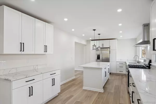 West Bloomfield, MI 48322,5614 BAYSWATER RD