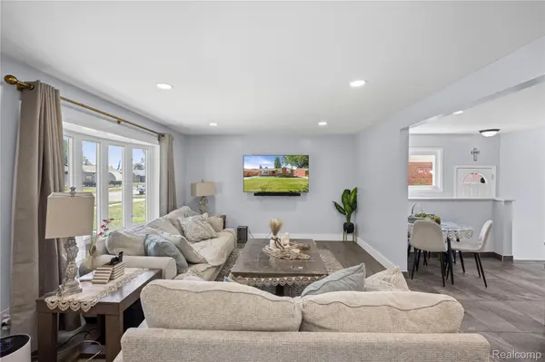 Warren, MI 48093,12144 Canterbury DR