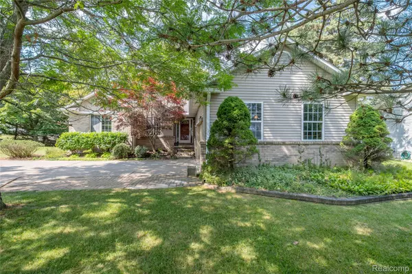 Linden, MI 48451,274 Hyatt LN