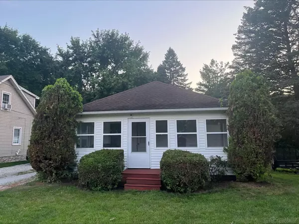 81205 Cole ST, Memphis, MI 48041