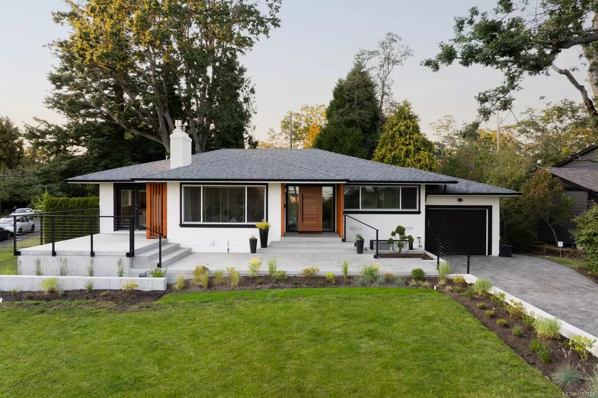 Oak Bay, BC V8P 1V6,2126 Lansdowne Rd