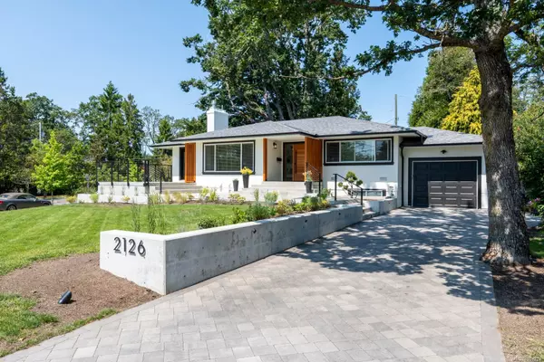 Oak Bay, BC V8P 1V6,2126 Lansdowne Rd