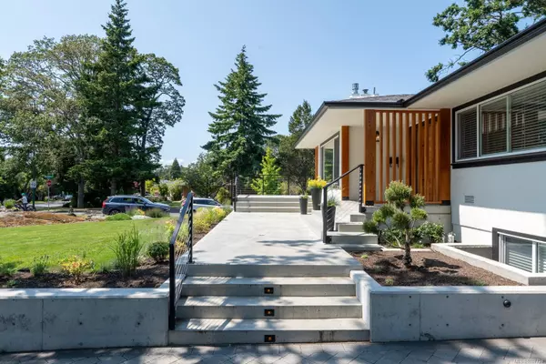 Oak Bay, BC V8P 1V6,2126 Lansdowne Rd