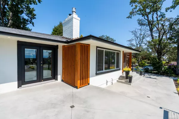 Oak Bay, BC V8P 1V6,2126 Lansdowne Rd