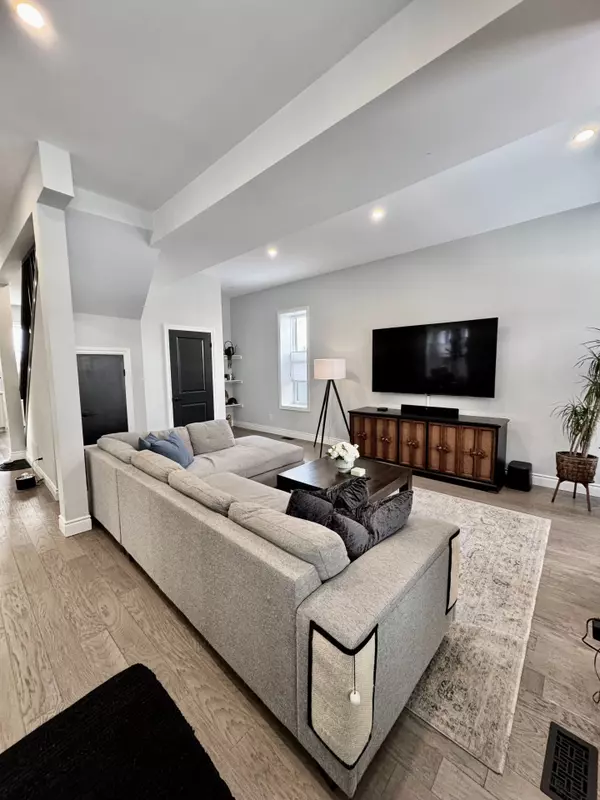 Cambridge, ON N1R 5G7,6 Elgin ST N