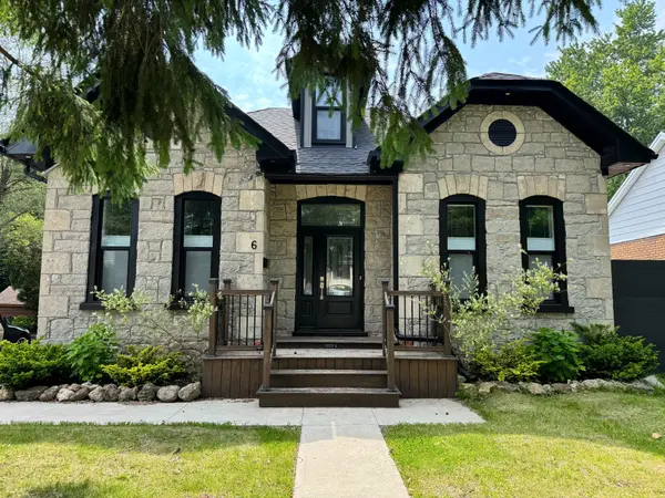 6 Elgin ST N, Cambridge, ON N1R 5G7