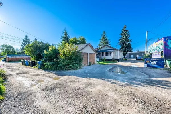 Calgary, AB T2E 0R2,424 8 AVE NE