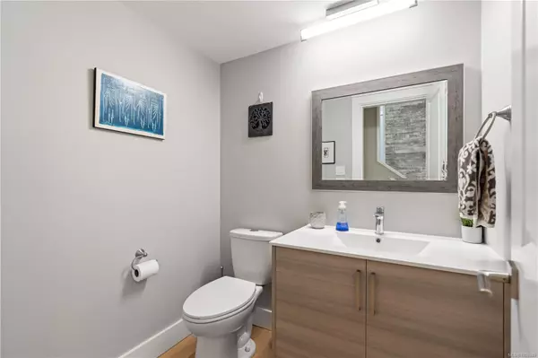 Victoria, BC V8S 3R5,949 Pemberton Rd #11