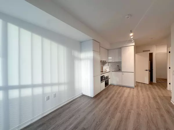 Vaughan, ON L4K 5Z7,8 Interchange WAY #1215