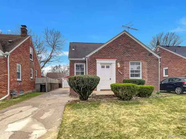 20268 ROSCOMMON ST, Harper Woods, MI 48225