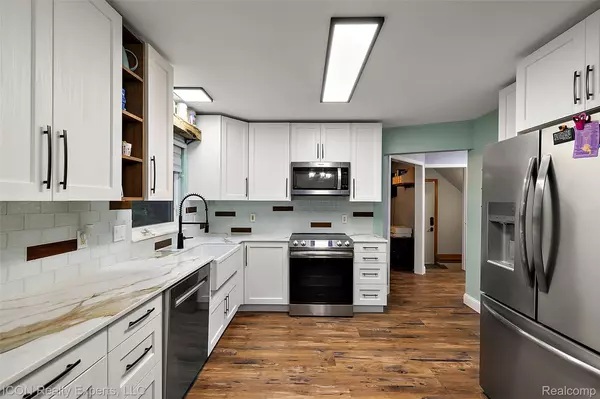 Waterford, MI 48329,2661 Bayberry DR