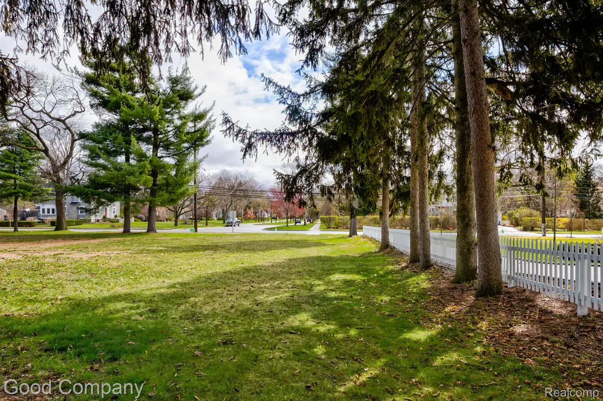 Pleasant Ridge, MI 48069,36 RIDGE RD