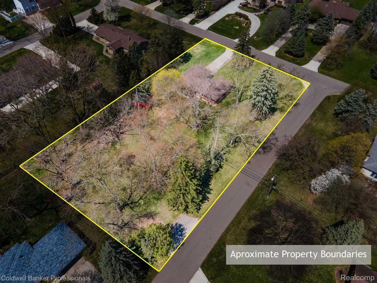 101 Aspinwall, Troy, MI 48098