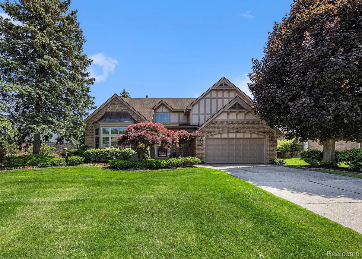 31220 Country Ridge CIR, Farmington Hills, MI 48331