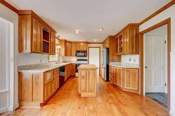 Shelby Twp, MI 48316,5115 WOODMIRE DR