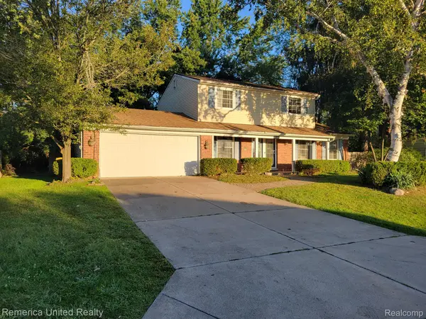 1941 HOPKINS DR, Wixom, MI 48393