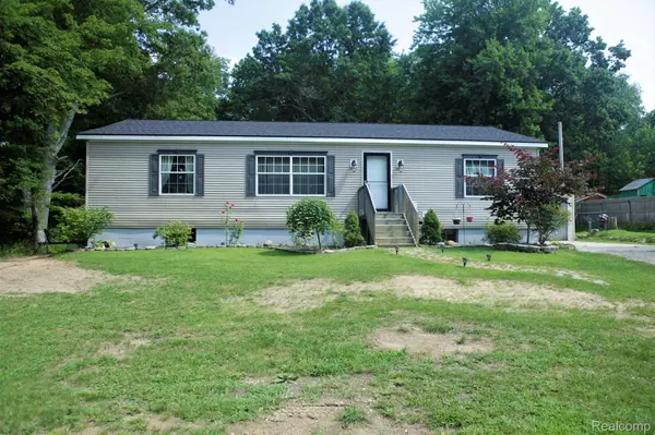 Columbiaville, MI 48421,986 WOODLAWN DR