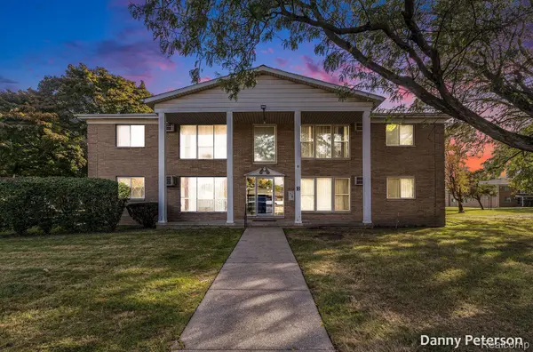 Redford, MI 48240,26341 W 7 MILE RD #B-111