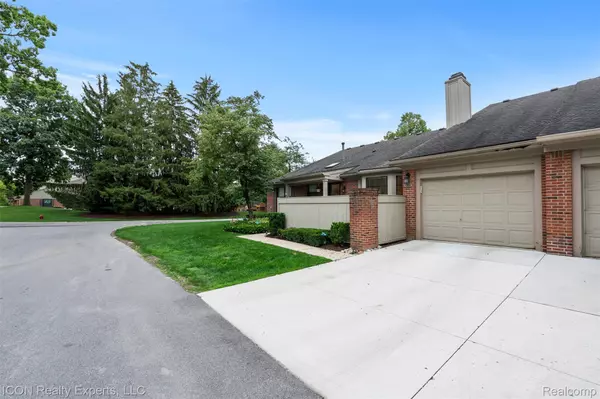 West Bloomfield, MI 48322,7208 Green Farm RD #154