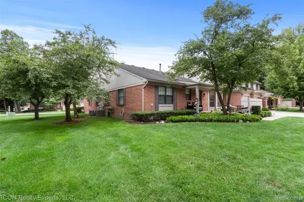 West Bloomfield, MI 48322,7208 Green Farm RD #154