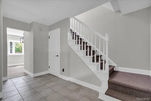 Farmington, MI 48336,21536 Chestnut LN