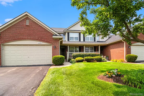 6422 Club CT W, Grand Blanc, MI 48439