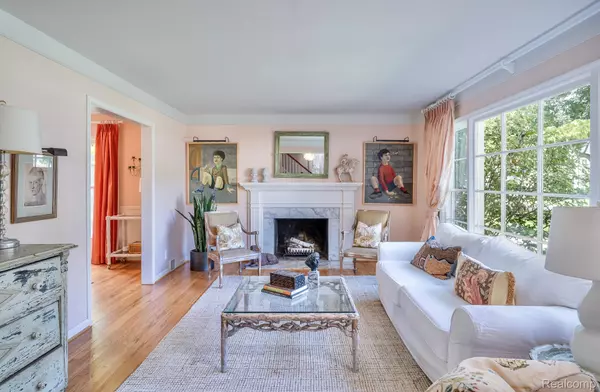 Birmingham, MI 48009,290 Chesterfield AVE