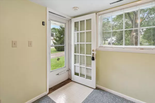 Hillsdale, MI 49242,192 S West ST