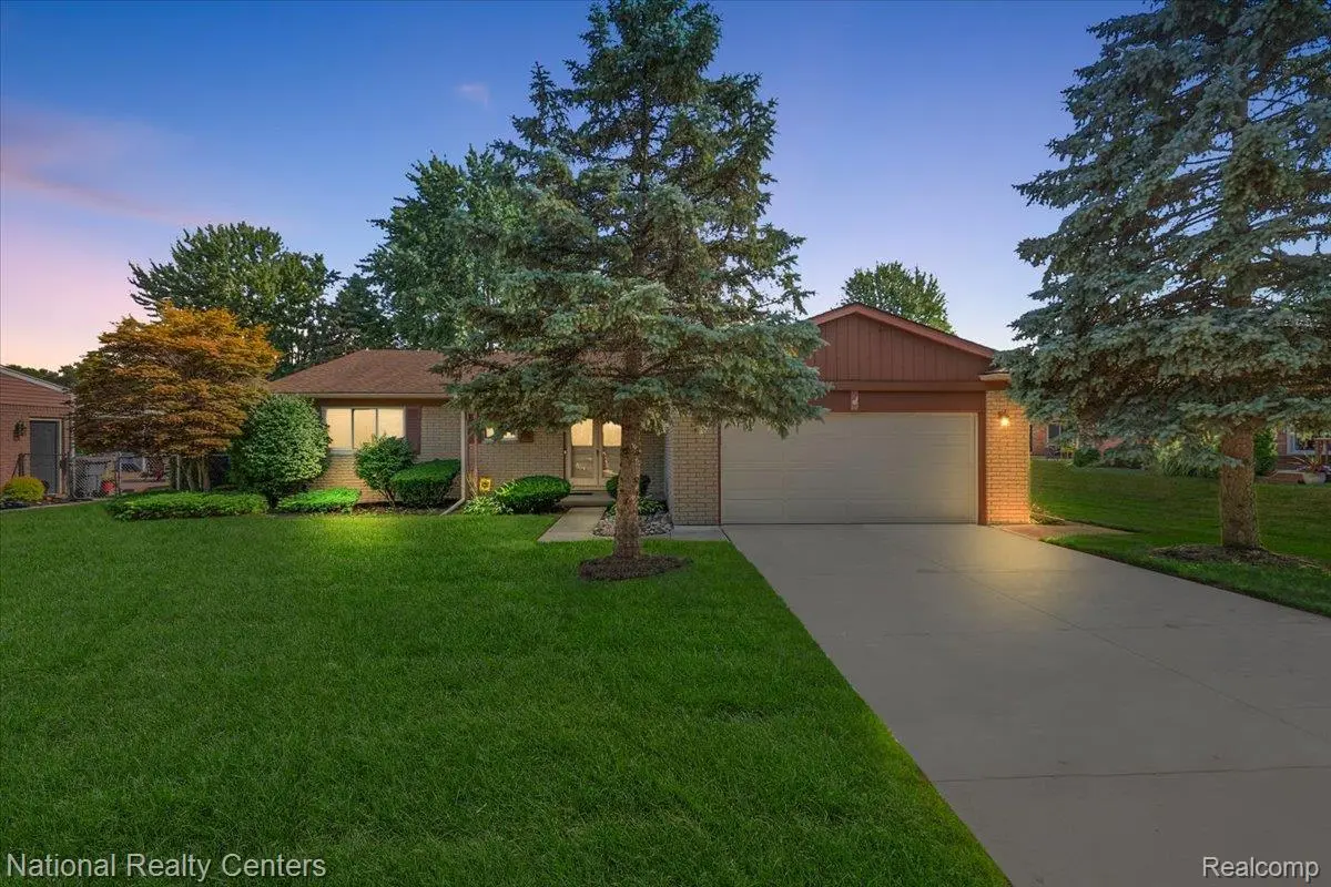 1100 Trevino DR, Troy, MI 48085