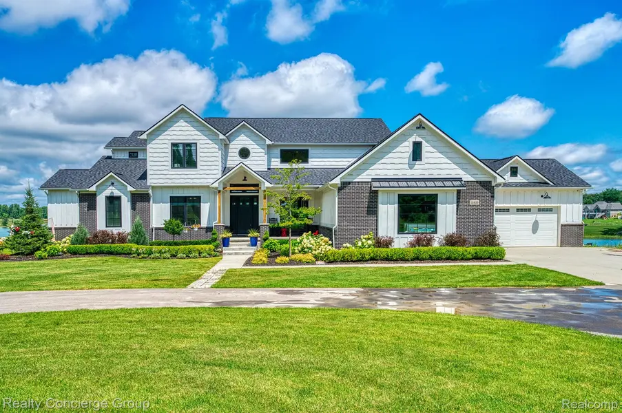 13835 12 MILE RD, South Lyon, MI 48178