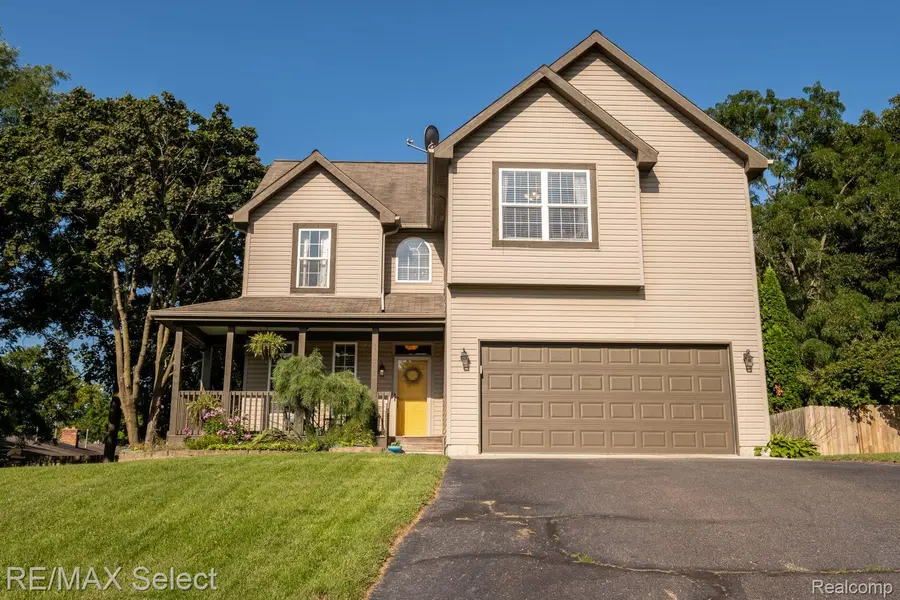 15242 Weller CT, Holly, MI 48442