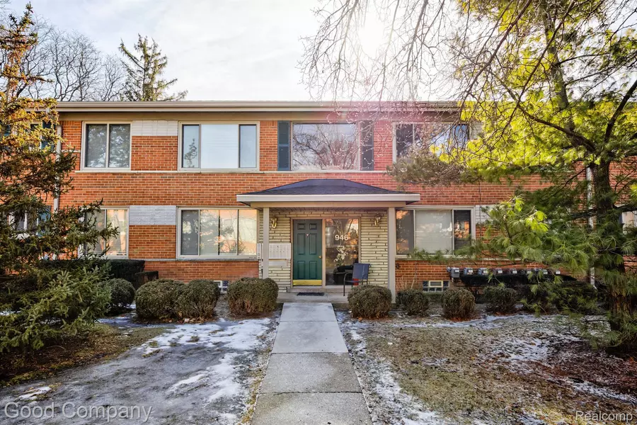 946 N ADAMS Unit #7 RD, Birmingham, MI 48009